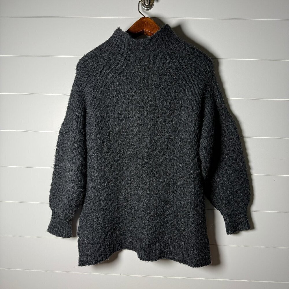 Anthropologie Chunky Cable knit Gray Sweater Size Medium